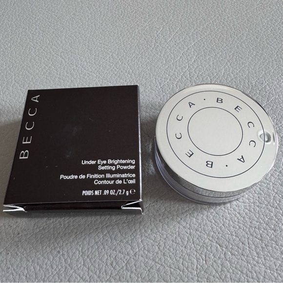 BECCA Under Eye Brightening Setting Powder - Picture 4 of 5